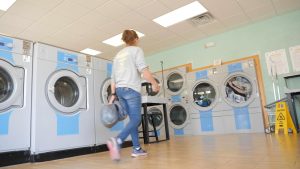 Monroe Wasche Center - Laundromat Interior 06